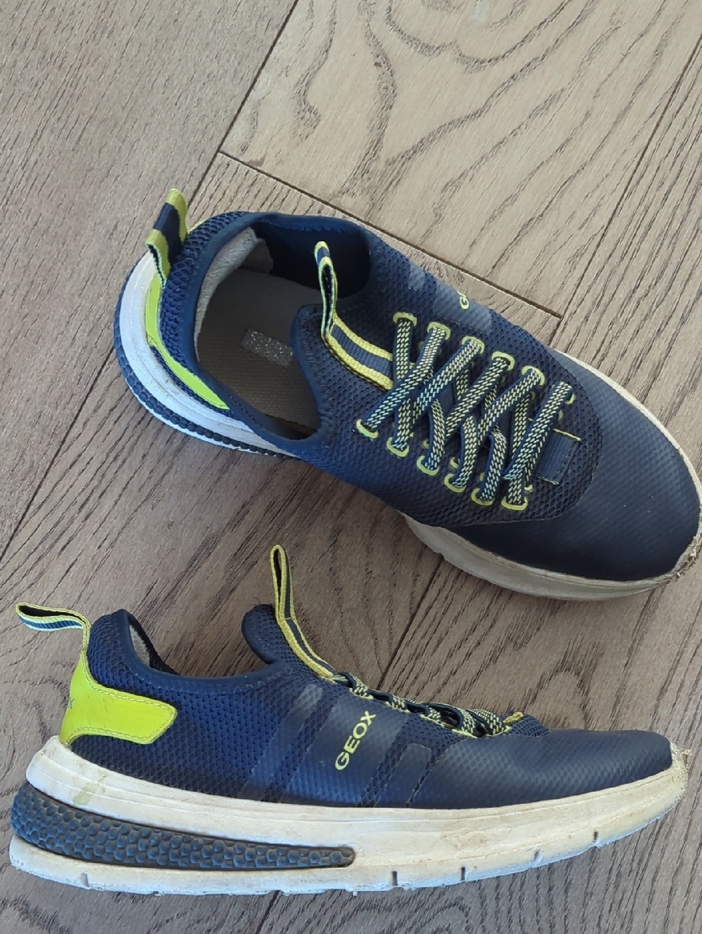 Geox Boys Size 3.5 Navy and Neon Green Athletic Sneakers